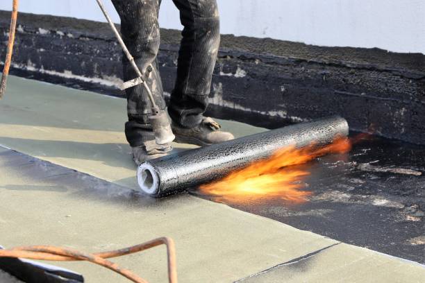 waterproofing flat roof with bitumen sealing membranes